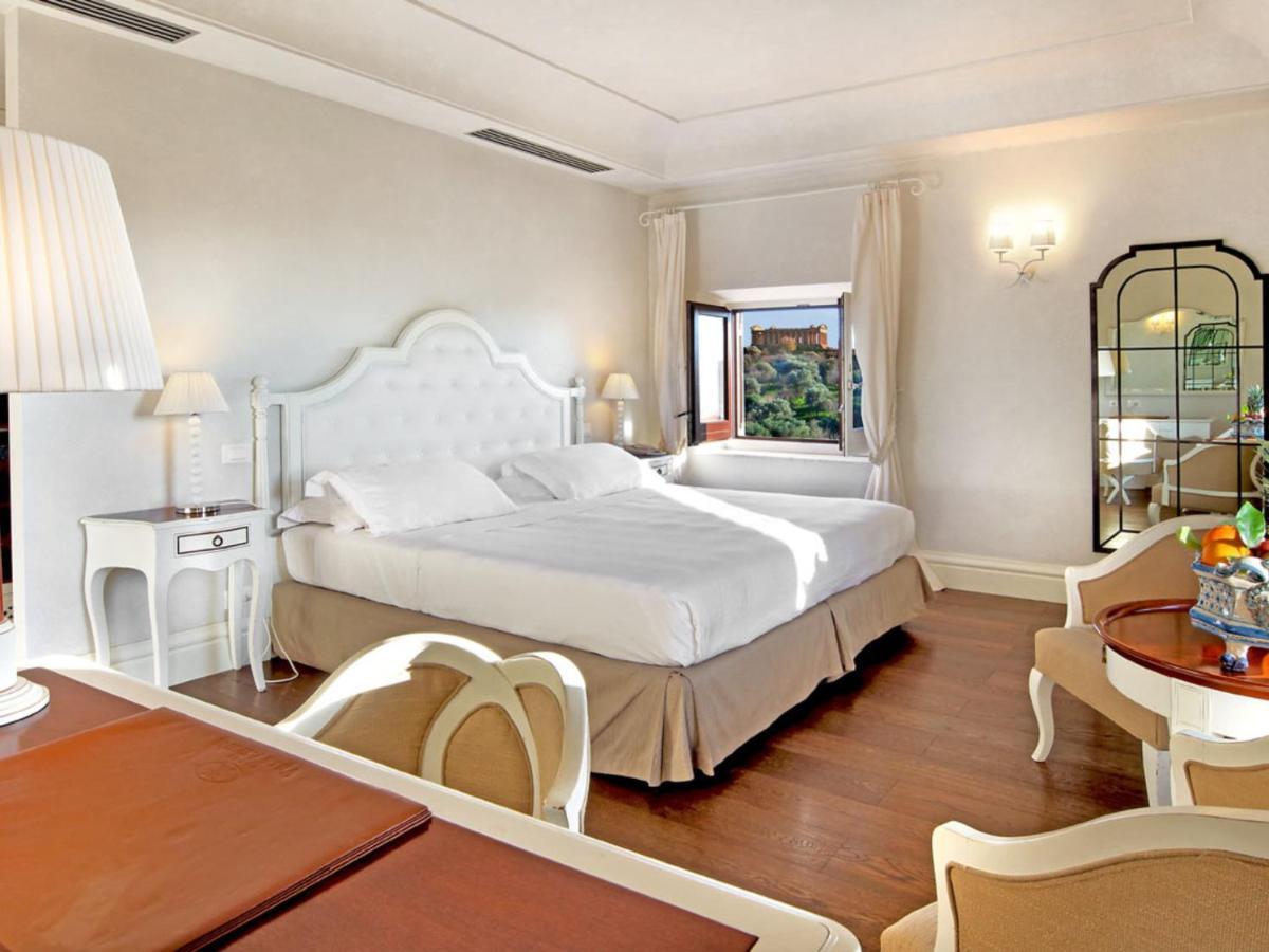 Villa Athena Resort Agrigento Dış mekan fotoğraf A room at the hotel