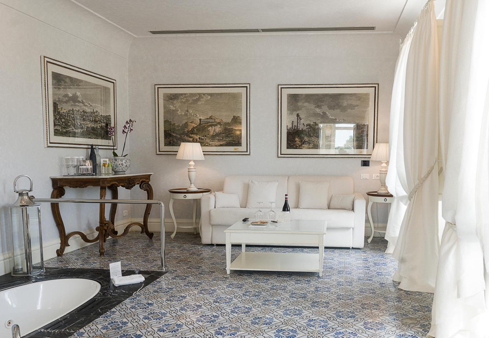 Villa Athena Resort Agrigento Dış mekan fotoğraf A suite at the Hotel Excelsior