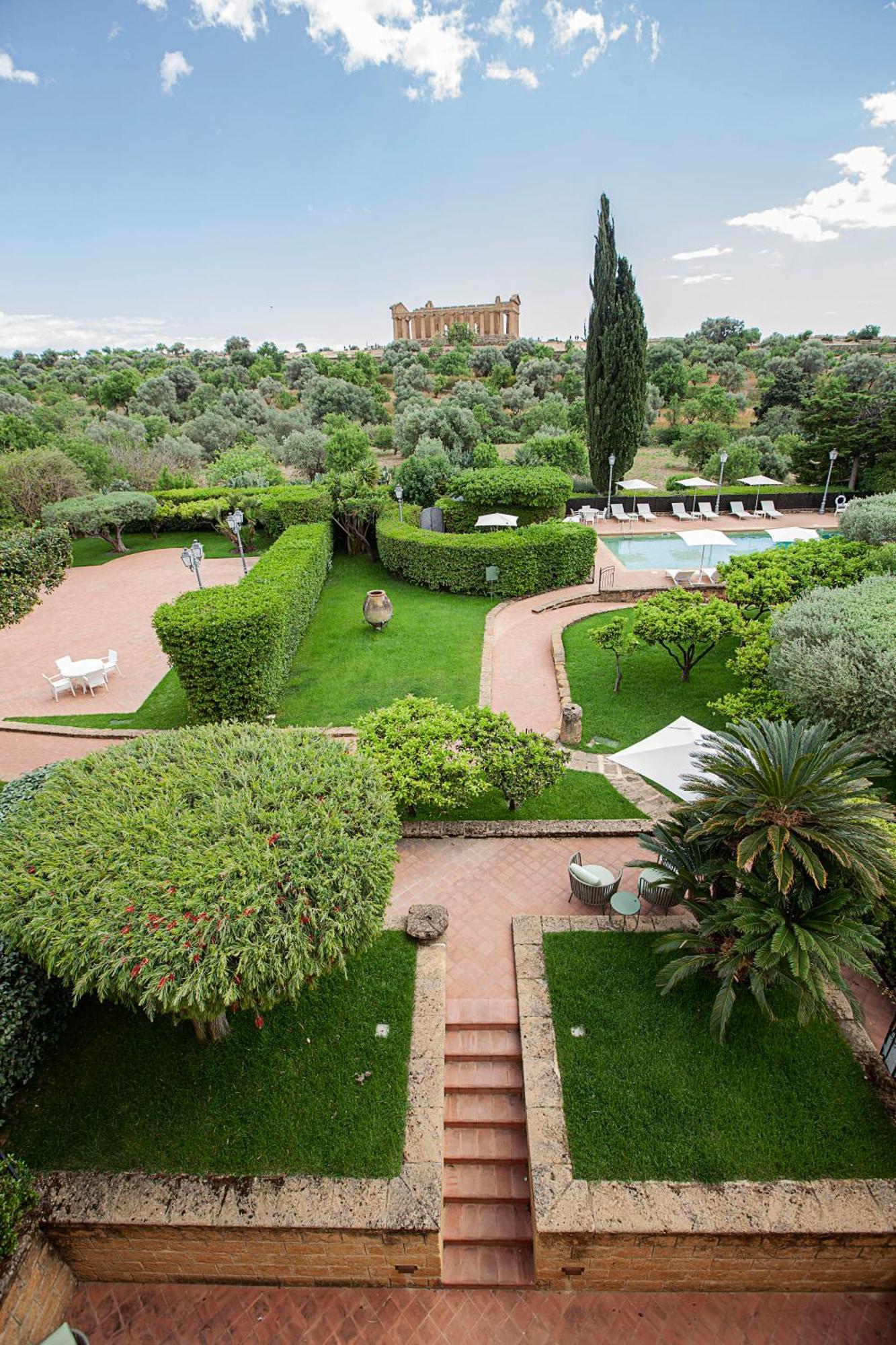 Villa Athena Resort Agrigento Dış mekan fotoğraf The gardens of the hotel