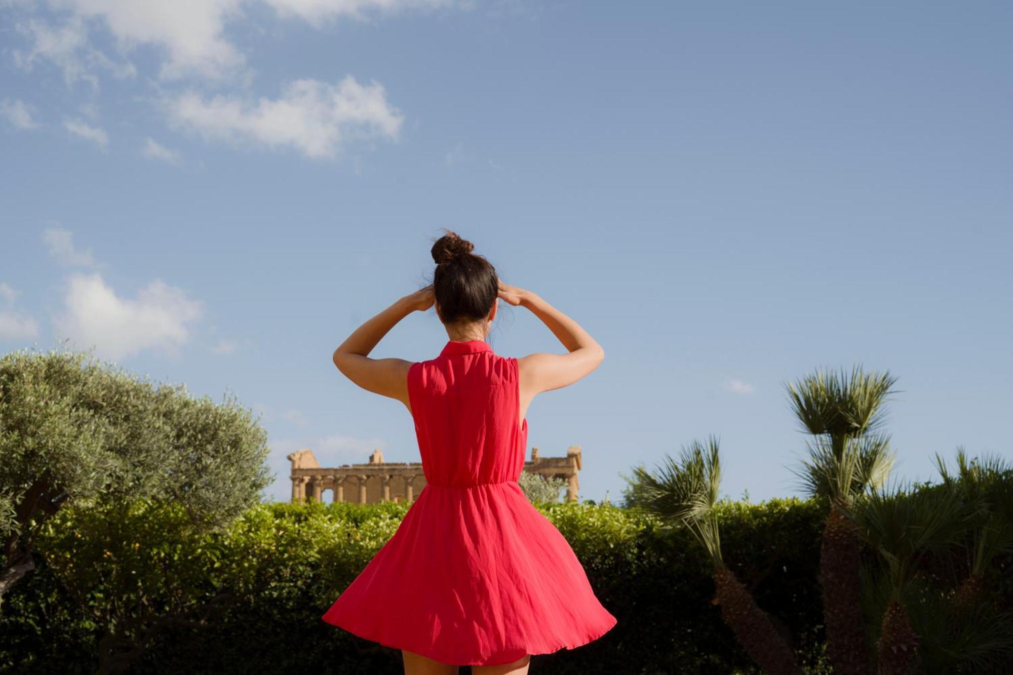 Villa Athena Resort Agrigento Dış mekan fotoğraf A woman wearing a red dress