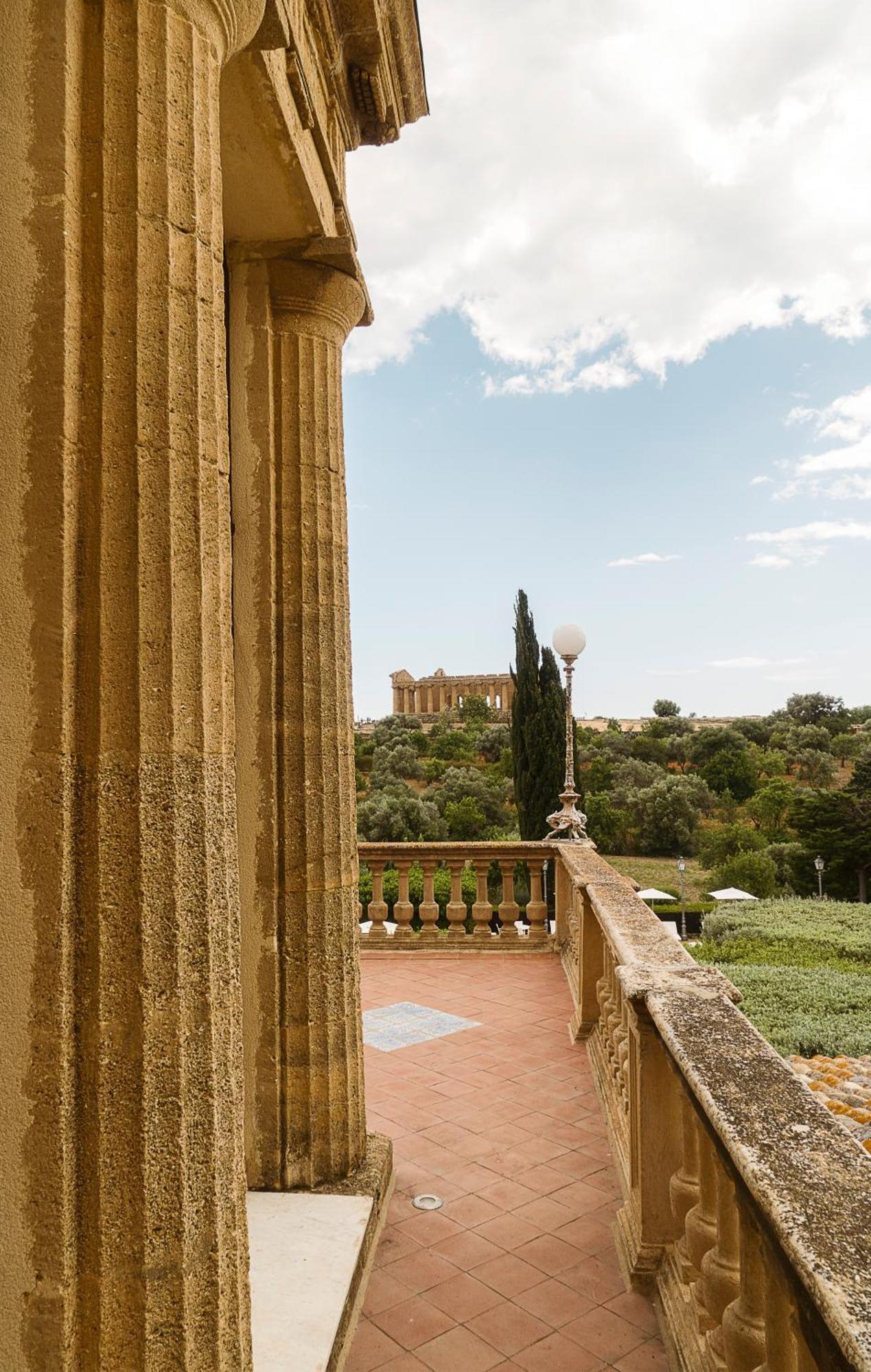 Villa Athena Resort Agrigento Dış mekan fotoğraf View of the Acropolis from the Villa