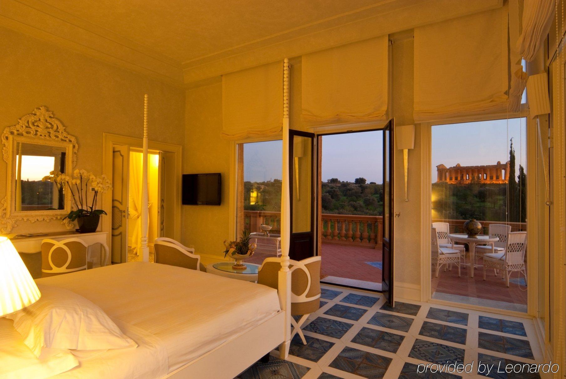 Villa Athena Resort Agrigento Oda fotoğraf A room at the Hotel