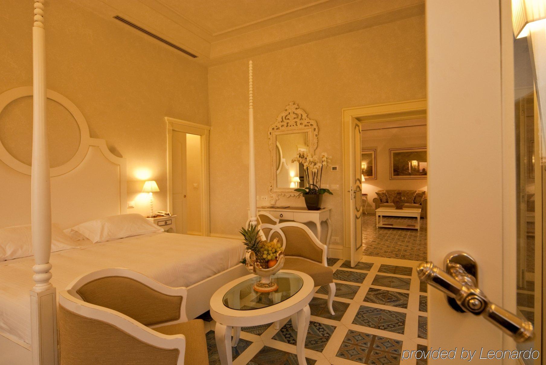 Villa Athena Resort Agrigento Oda fotoğraf A suite at the Taj Mahal Palace