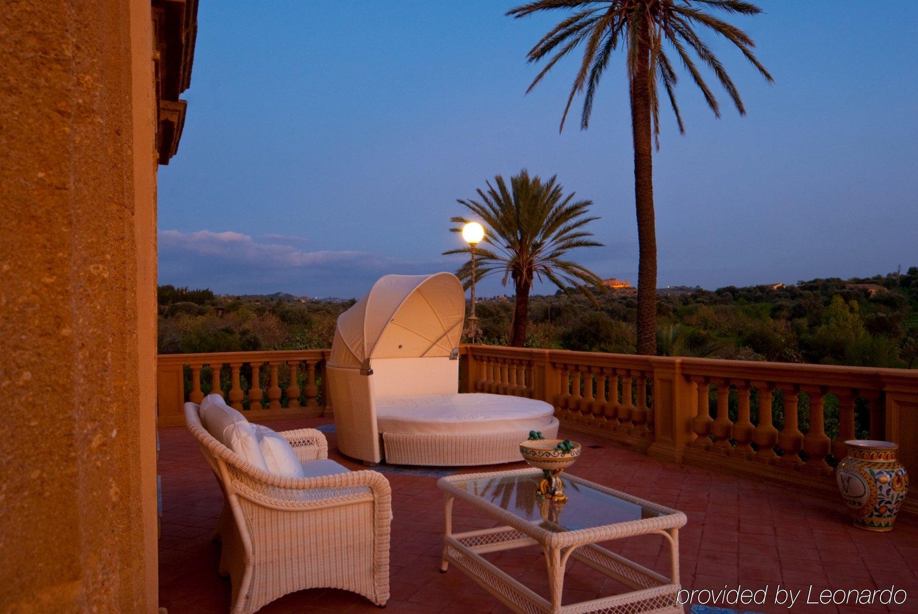Villa Athena Resort Agrigento Oda fotoğraf Terrace at the hotel