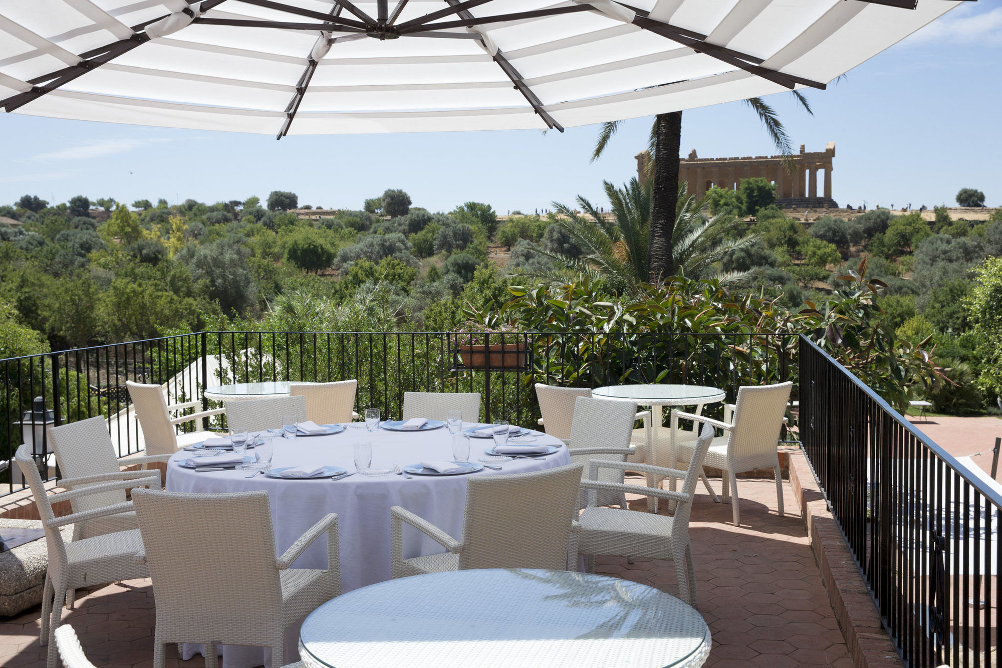 Villa Athena Resort Agrigento Dış mekan fotoğraf The hotel's terrace