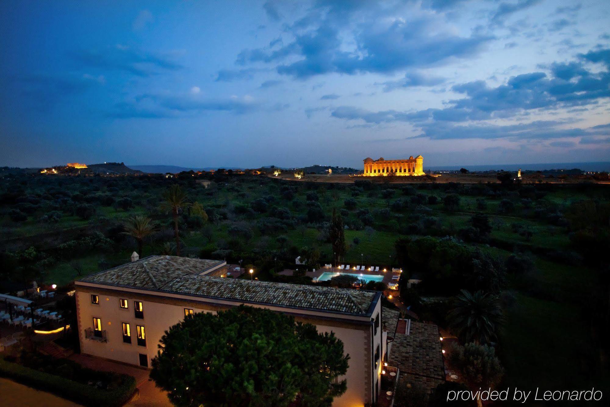 Villa Athena Resort Agrigento Dış mekan fotoğraf View of the Acropolis of Paestum from the Hotel