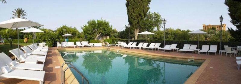 Villa Athena Resort Agrigento Dış mekan fotoğraf The swimming pool at the hotel